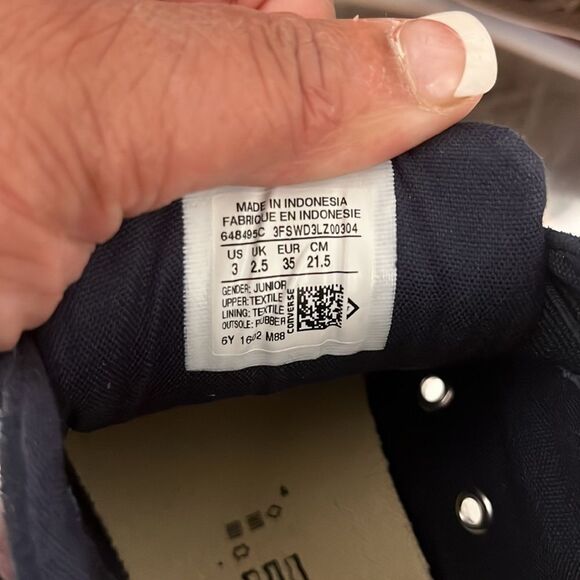 Unisex Converse Sneakers - Picture 6 of 6